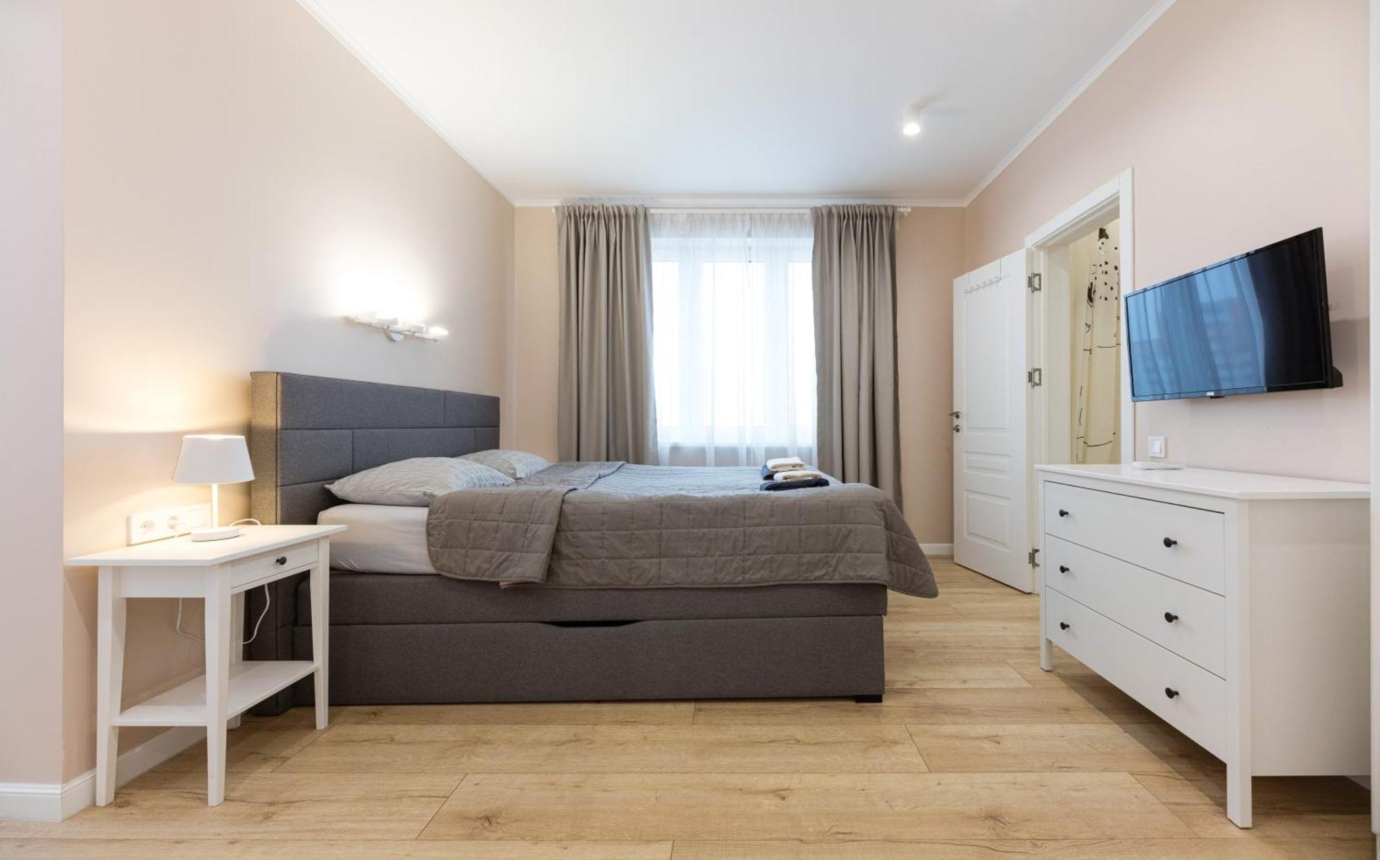 Квартири Люкс Метро Чернігівська Apartment Kyiv Exterior photo