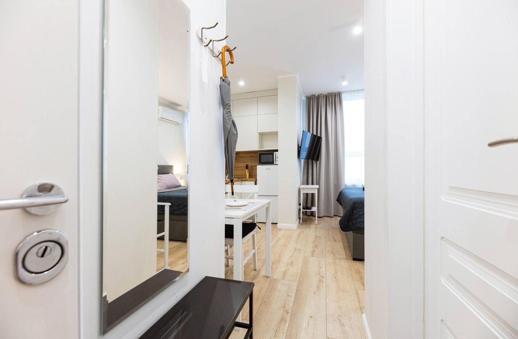 Квартири Люкс Метро Чернігівська Apartment Kyiv Exterior photo
